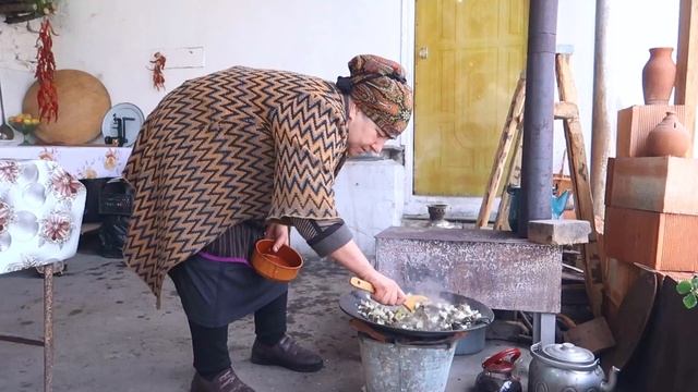 VILLAGER'S FAVORITTAT CIYER QOVURMA MED LAMMELVER, HJÄRTA OCH NJURAR | MORFOR BY MATLAGER смотреть онлайн