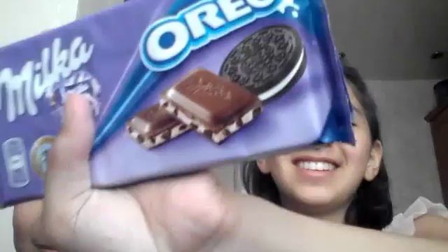 Пробуем Milka oreo и хлопья Любятова!💜💙🍫🍜 смотреть онлайн