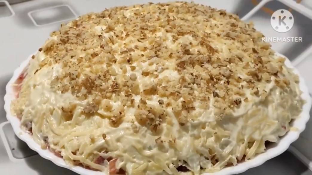 Салат с копченой курицей и сыром на праздничный стол, Очень вкусный салат с ярким насыщенным вкусом смотреть онлайн