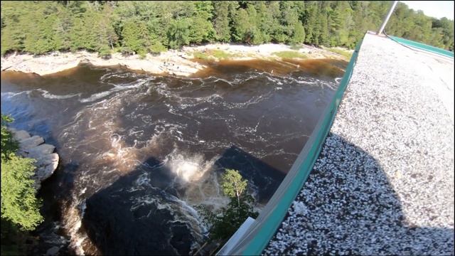 CLIFFJUMPING LES GALETS PONT-ROUGE 70 PIEDS EN FEUX ! смотреть онлайн