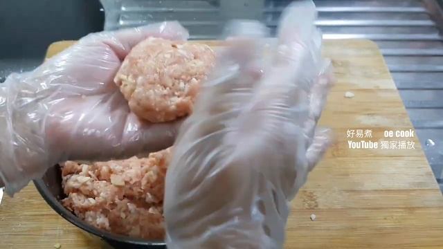 鹹魚煎肉餅Pan-fried Pork Patty with Salted Fish **字幕 CC Eng. Sub** смотреть онлайн
