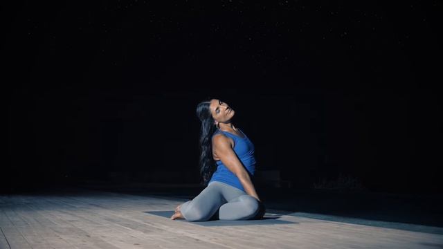 Lunar: Rebalance & Recharge Yoga with Tara Lee - New for 2017 смотреть онлайн