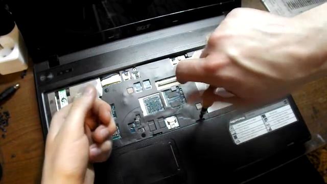 Разборка ноутбука Acer Aspire 5552