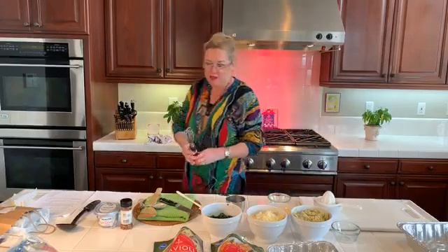 How to Make Spinach Artichoke Ravioli 4-5-20 Lisa's Recipe of the Day смотреть онлайн