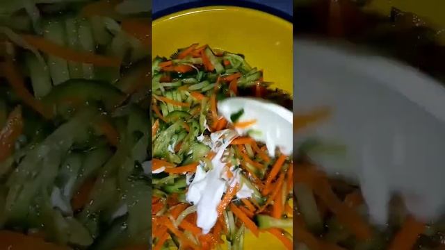 SALAD CARROT & CUCUMBER 😍 HEALTHY & FULL #shorts#shortvideos #youtubeshorts #satisfying#diet смотреть онлайн