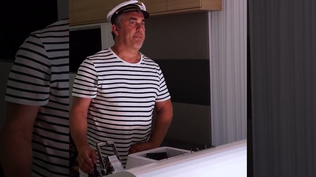 Il relance son entreprise en créant une maison flottante смотреть онлайн