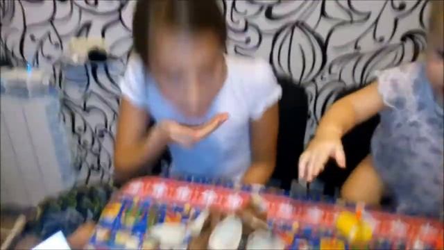 ЧЕЛЛЕНДЖ за одну минуту 10 яиц киндер (Challenge one minute 10 eggs смотреть онлайн