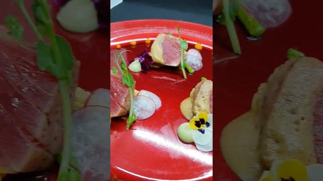 Seared tuna with ponzu truffle foam, puree cauli flower infused with wasabi and edible flowers. смотреть онлайн