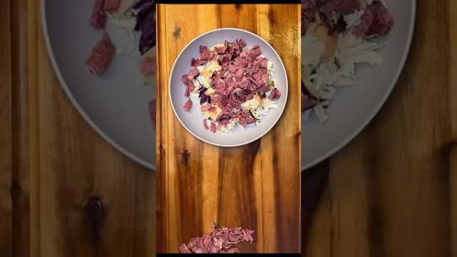 Pastrami Reuben Salad #shorts смотреть онлайн