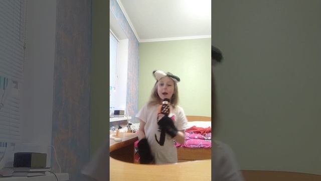 песня: у меня есть котёнок Цезарь смотреть онлайн