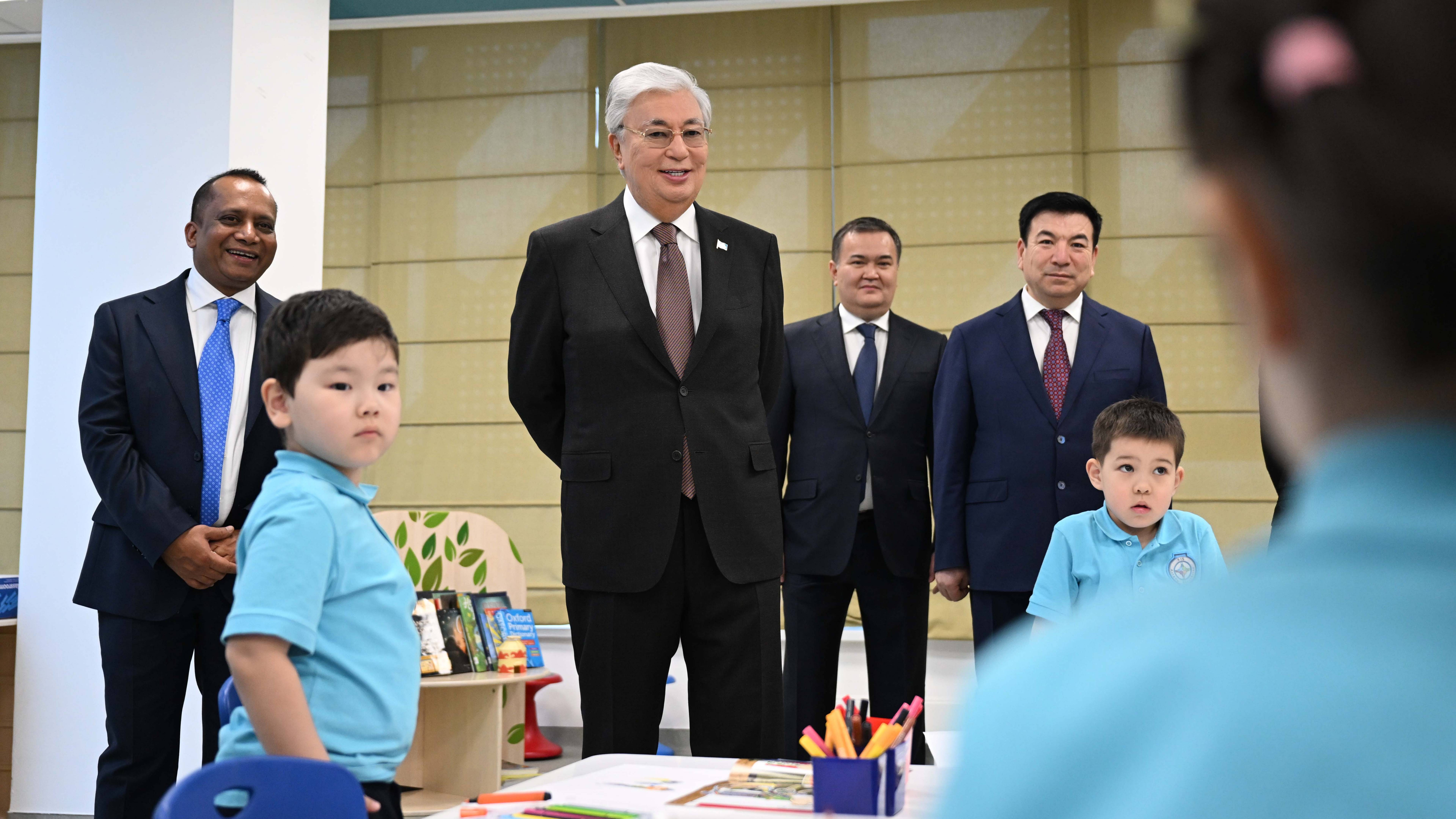 Токаев начал рабочую поездку по Астане и посетил учебные и спортивные объекты