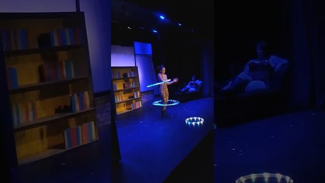 Miss Michelle Bell LED Hooping смотреть онлайн
