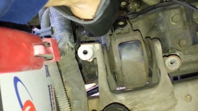 How To Remove Transmission Mount on 96 Toyota Corolla смотреть онлайн