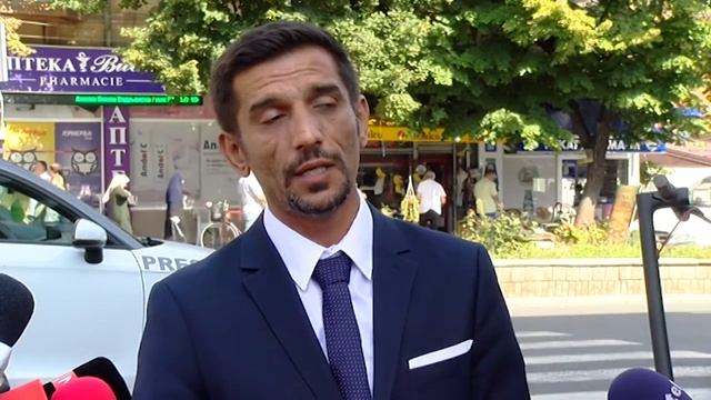 Амет: Како можеше девојче да падне низ прозорец на Клиника за психијатрија смотреть онлайн