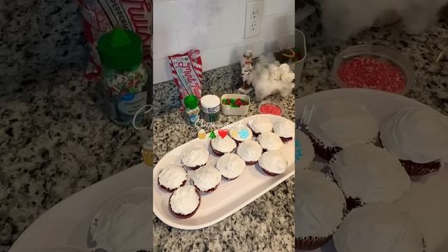 Christmas cupcakes!🧁✨ 3 of 12 Days of Christmas!🎄❤️#christmas #baking #foryou #fyp #shorts смотреть онлайн