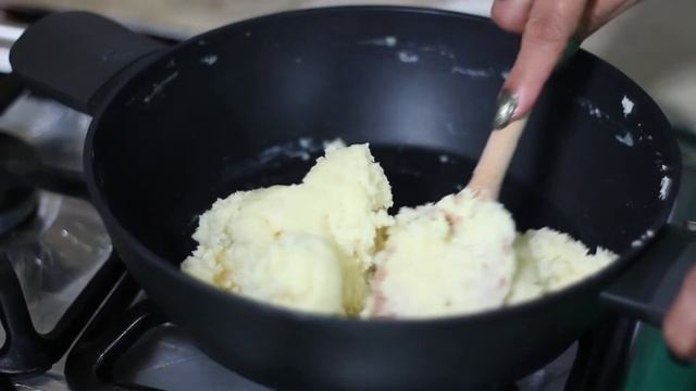 Coconut Peda Milk Fudge with Desiccated Coconut смотреть онлайн