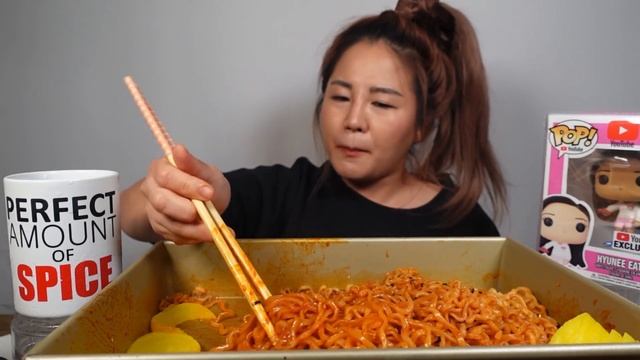 NEW!! 3X NUCLEAR FIRE NOODLES CHALLENGE!! l MUKBANG смотреть онлайн