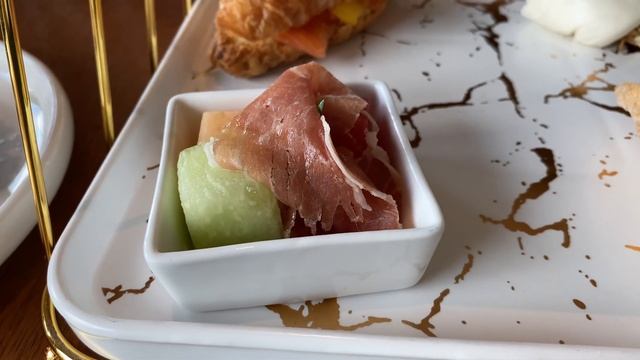 萬麗海景酒店Mirage Bar and Restaurant 「繽紛果漾幻想曲下午茶」體驗 смотреть онлайн