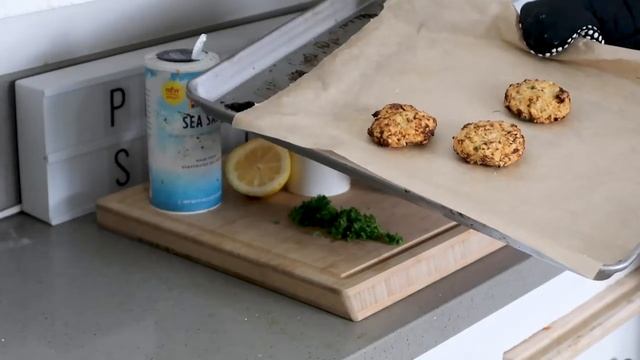 Crab Cake With Tartar Sauce смотреть онлайн