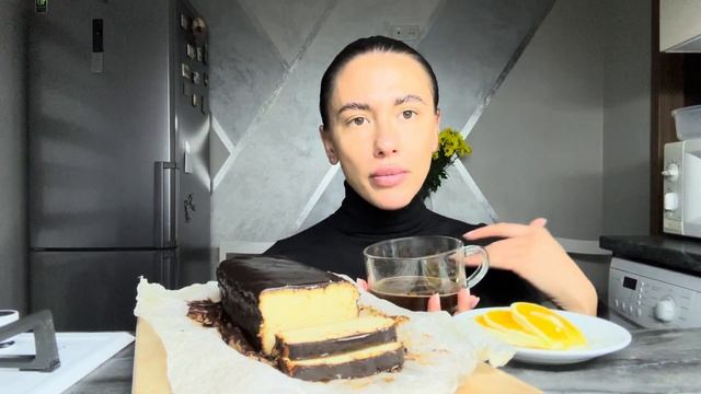 МОЯ САМАЯ СТРАШНАЯ ФОБИЯ || МУКБАНГ: большой сырник в шоколаде смотреть онлайн