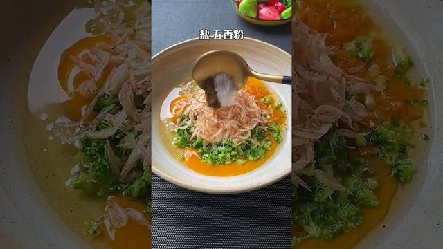 What does the child have for breakfast .Try this broccoli shrimp skin egg pie#food#cook#cooking смотреть онлайн