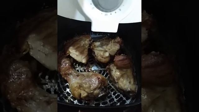 Coxa e sobrecoxa assada na Air fryer. смотреть онлайн