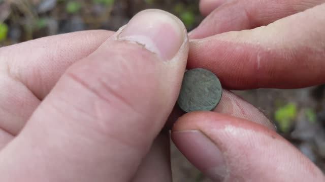 Откопал машину на месте старой деревни! смотреть онлайн