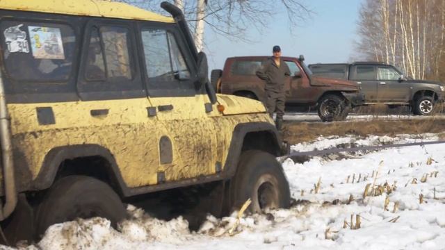 Открыли сезон. Поездка "короткой дорогой" за застрявшими рыбаками смотреть онлайн