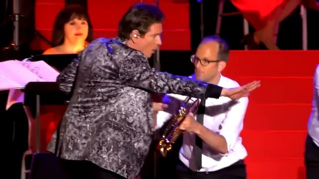 Orchestra Humor Compilation - The Maestro & The European Pop Orchestra Live Performance Music Video. смотреть онлайн