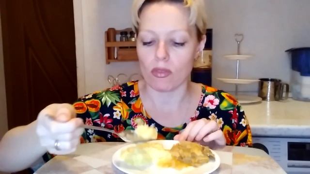 Мукбанг тушеная КАПУСТА с КАРТОХОЙ/могу до 10 ПОЛЛИТРОВЫХ ПРИСТРАСТИЛАСЬ/об ИСКРАХ и рекламном щите смотреть онлайн