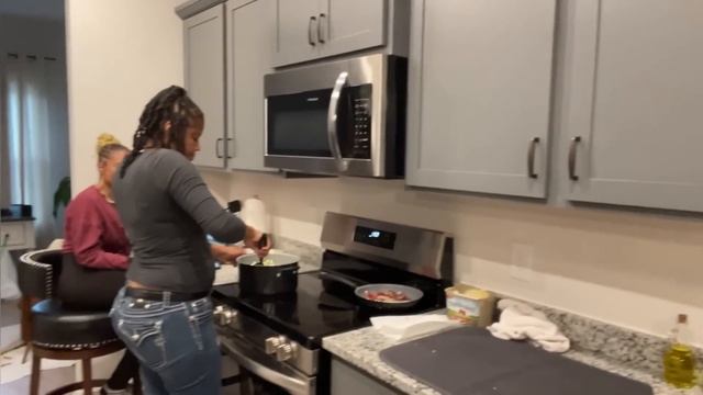 Different Year, Same Us смотреть онлайн