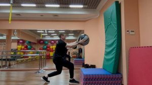 Бросок набивного мяча из-за головы ЛИНЕЙНЫЙ