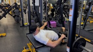 Ягодичный мостик в смите