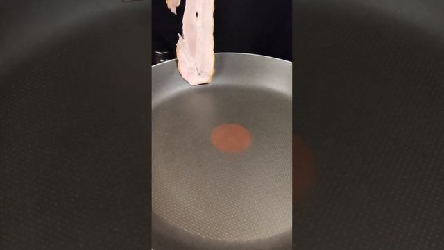 Чизбургер с беконом #shorts смотреть онлайн