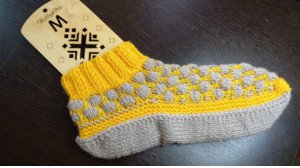 Вязаные следочки спицами