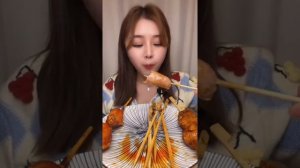 ЧТО ЕДЯТ КИТАЙЦЫ .ЖАРЕНЫЙ ШАШЛЫК 중국 음식 튀김 꼬치와 국수WHAT THE CHINESE EAT. FRIED noodles