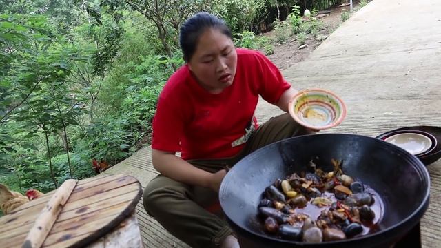 3斤大黑鱼，胖妹往石头上连汤带鱼一浇，做一锅“沸腾鱼”，过瘾！【陈说美食】 смотреть онлайн