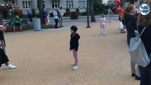 Невероятно, что делают поющие фонтаны с детьми. Паланга Литва смотреть онлайн