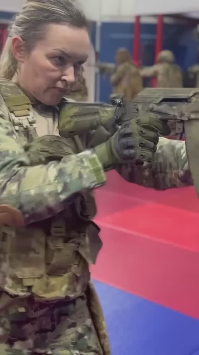 РАБОТА с АВТОМАТОМ и ЛЕКЦИЯ по АРТИЛЛЕРИИ клуб ЯРОПОЛК 199 УРОК ДОВОЕННОЙ ПОДГОТОВКИ, 24.10.24 смотреть онлайн