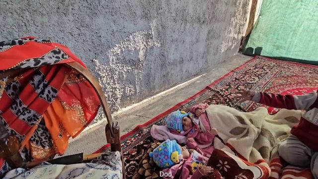 The pain of pregnancy again, the divorced woman's efforts to save the family and paint the house смотреть онлайн