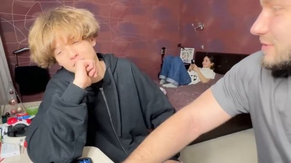 ПАРЕНЬ ИЗМЕНИЛ МОЕЙ МЛАДШЕЙ СЕСТРЕ!