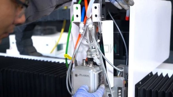 [LXSHOW Laser] laser cutting machine for metal ospri LC40S cutting head installation video