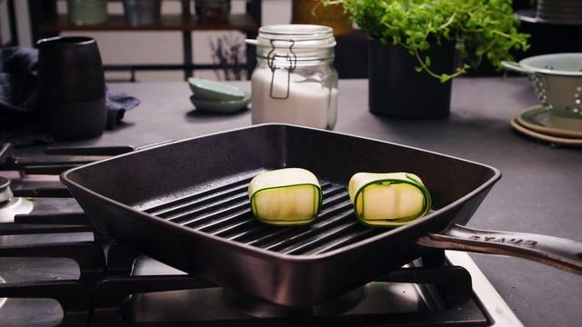 Wildreis-Limetten-Bowl mit Zucchini-Ziegenkäsetalern смотреть онлайн