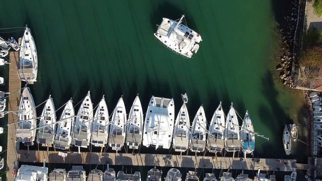 Швартовка катамарана Lagoon 400 S2 кормой