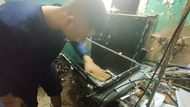 LG 37inch LCD TV (Burn outside) how to replace polarizer film 0° смотреть онлайн