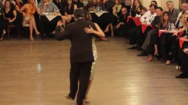 "Pancho y Lorena" milongueando en "Yira Yira Milonga" смотреть онлайн