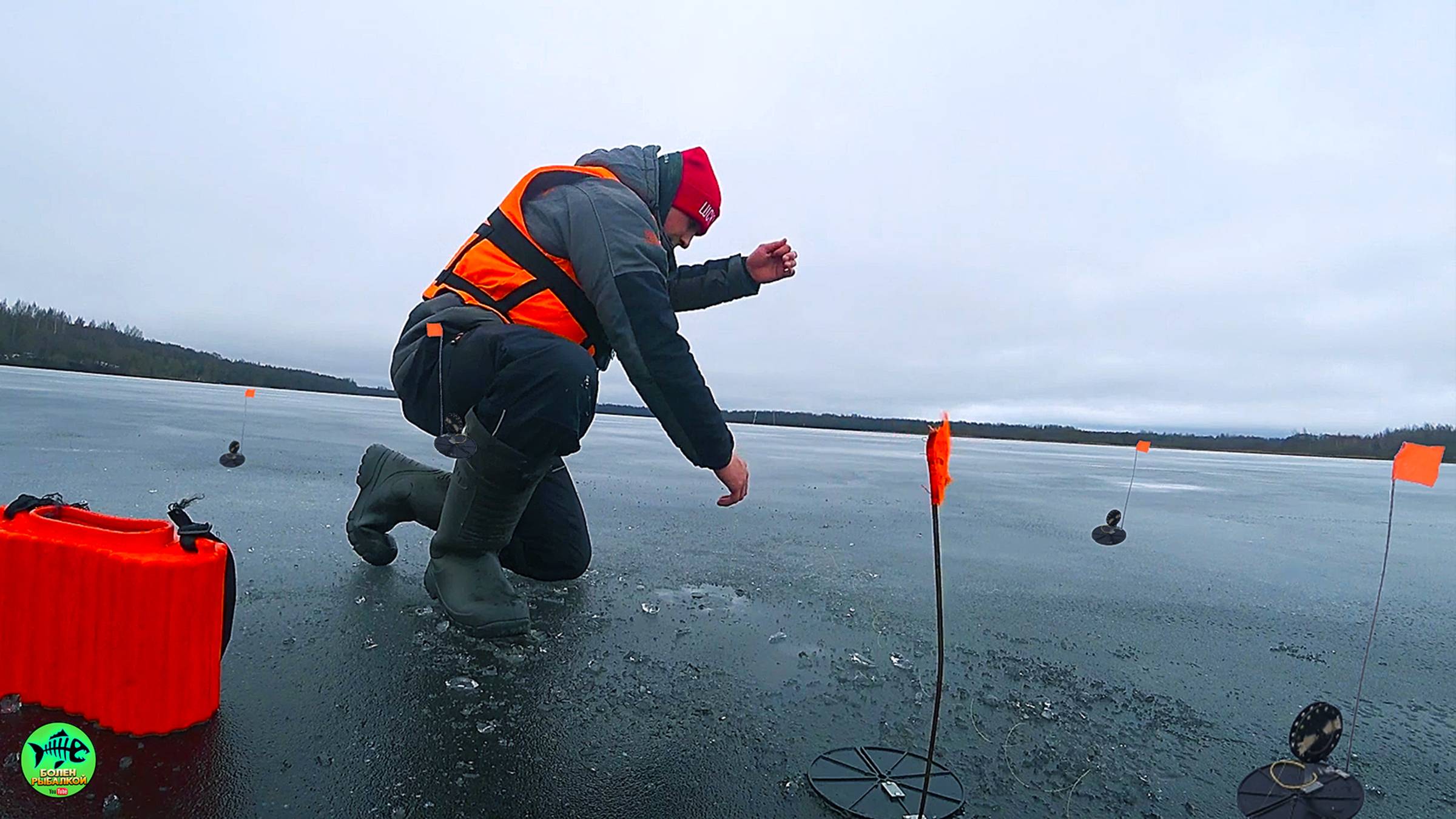 ЖЕСТЬ ЧТО НАЧАЛОСЬ.. РАССТАВИЛ ИХ НА ГЛУБОКОЙ ЯМЕ... ОПАСНЫЙ ПЕРВЫЙ ЛЕД. Рыбалка 2025 смотреть онлайн