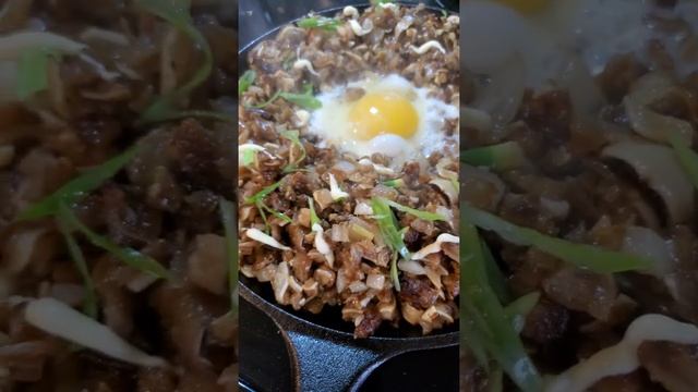 Pork Sisig #shorts #eggs #sizzling #foodnetwork #lutongpinoy смотреть онлайн