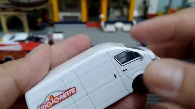 TOYOTA HIACE MAJORETTE смотреть онлайн