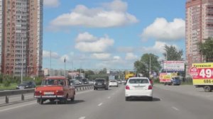 Над Амуром белым парусом высятся дома Хабаровска